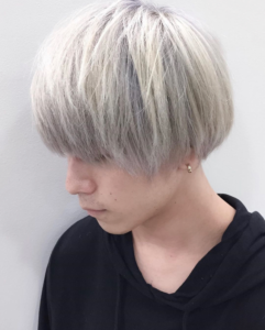 ホワイトアッシュってどんな髪色 メンズに人気な髪色ホワイトアッシュについて解説します Makiyamatomohiro Com